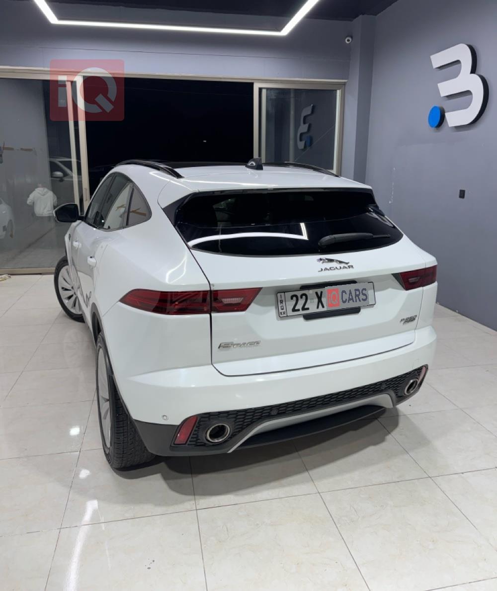 جاكوار إي- بيس